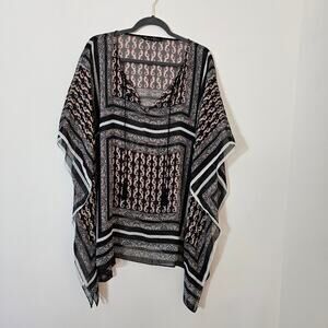 Black and White Patterned Tunic Top